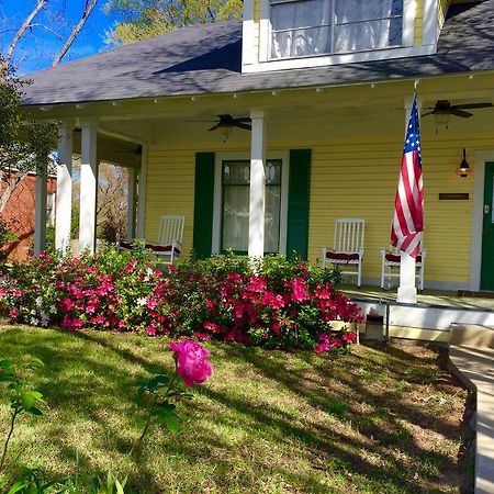 Brooks House Suites Mineola Buitenkant foto